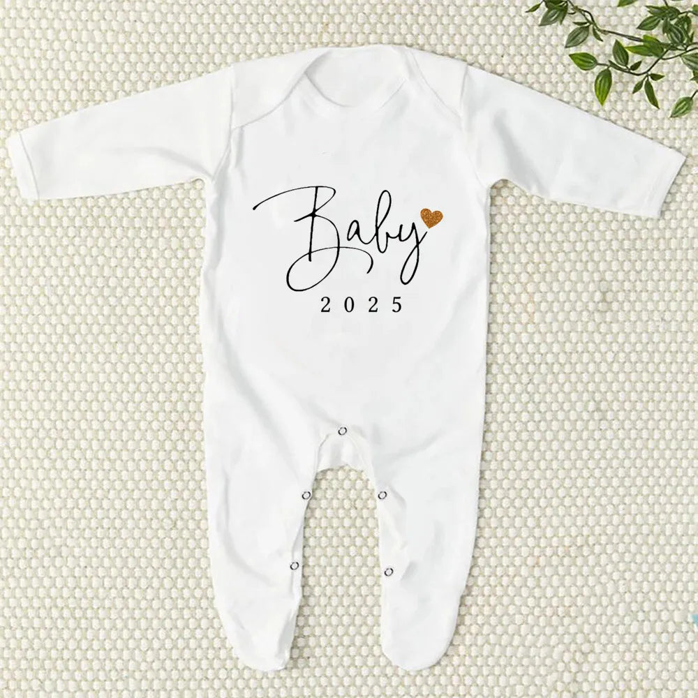 Baby Announcement 2025 Baby Bodysuit Baby Babygrow Sleepsuit Newborn Hospital Coming Home Outfit Infant Pregnancy Reveal Clothes