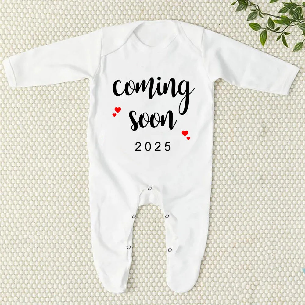 Baby Announcement 2025 Baby Bodysuit Baby Babygrow Sleepsuit Newborn Hospital Coming Home Outfit Infant Pregnancy Reveal Clothes
