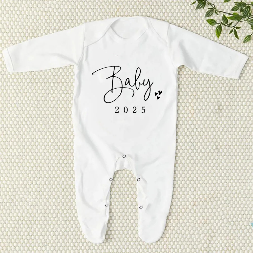 Baby Announcement 2025 Baby Bodysuit Baby Babygrow Sleepsuit Newborn Hospital Coming Home Outfit Infant Pregnancy Reveal Clothes