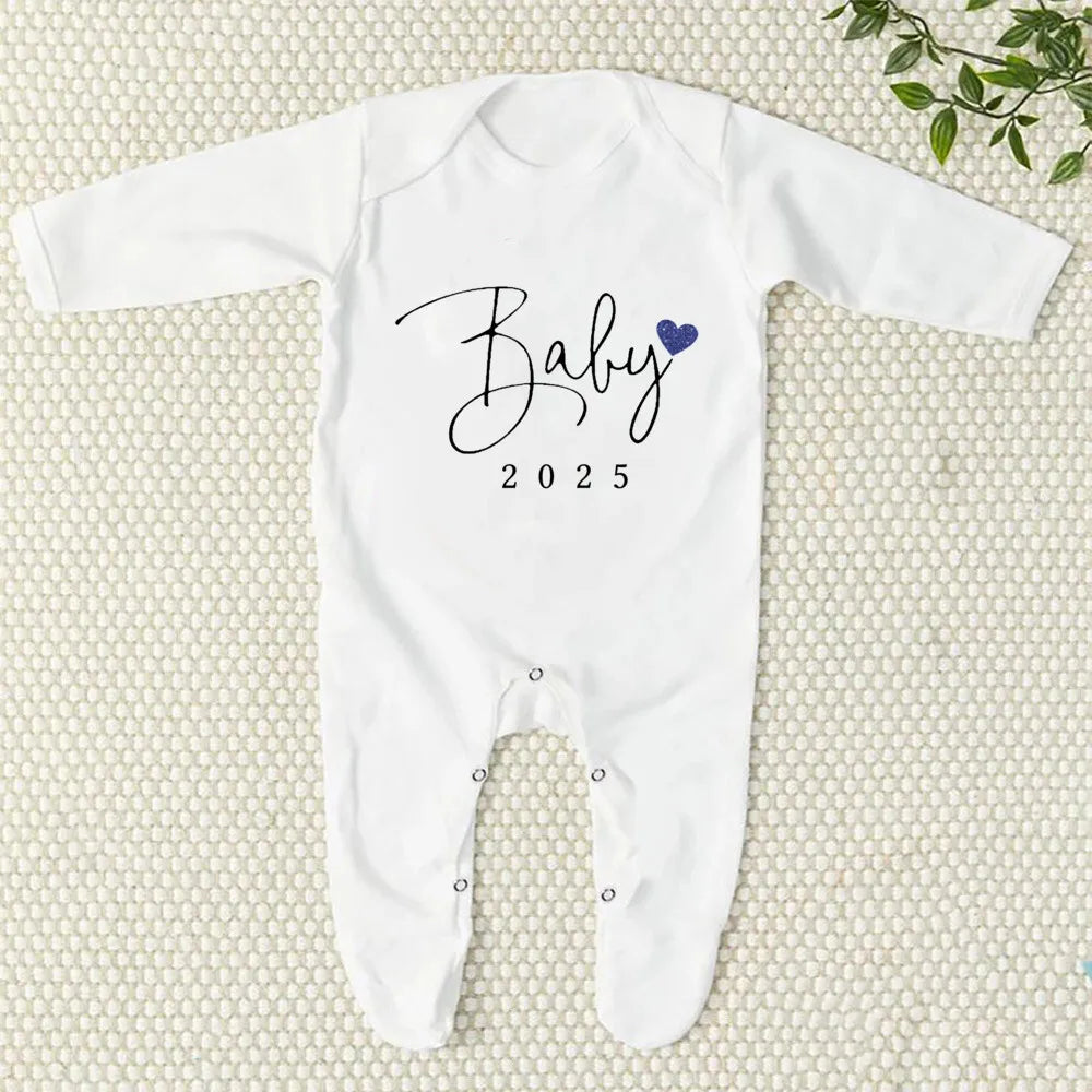 Baby Announcement 2025 Baby Bodysuit Baby Babygrow Sleepsuit Newborn Hospital Coming Home Outfit Infant Pregnancy Reveal Clothes
