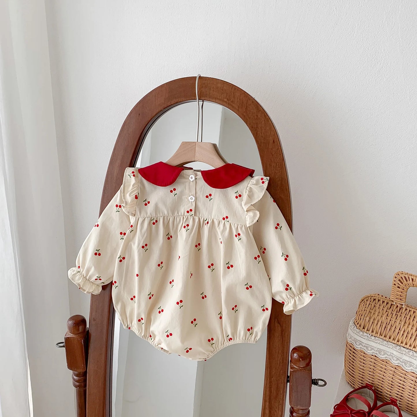 New 2024 Autumn Baby Clothes Sweet Cherry Printed Girls Bodysuit Newborn Peter Pan Collar Princess Clothing Toddler One Piece