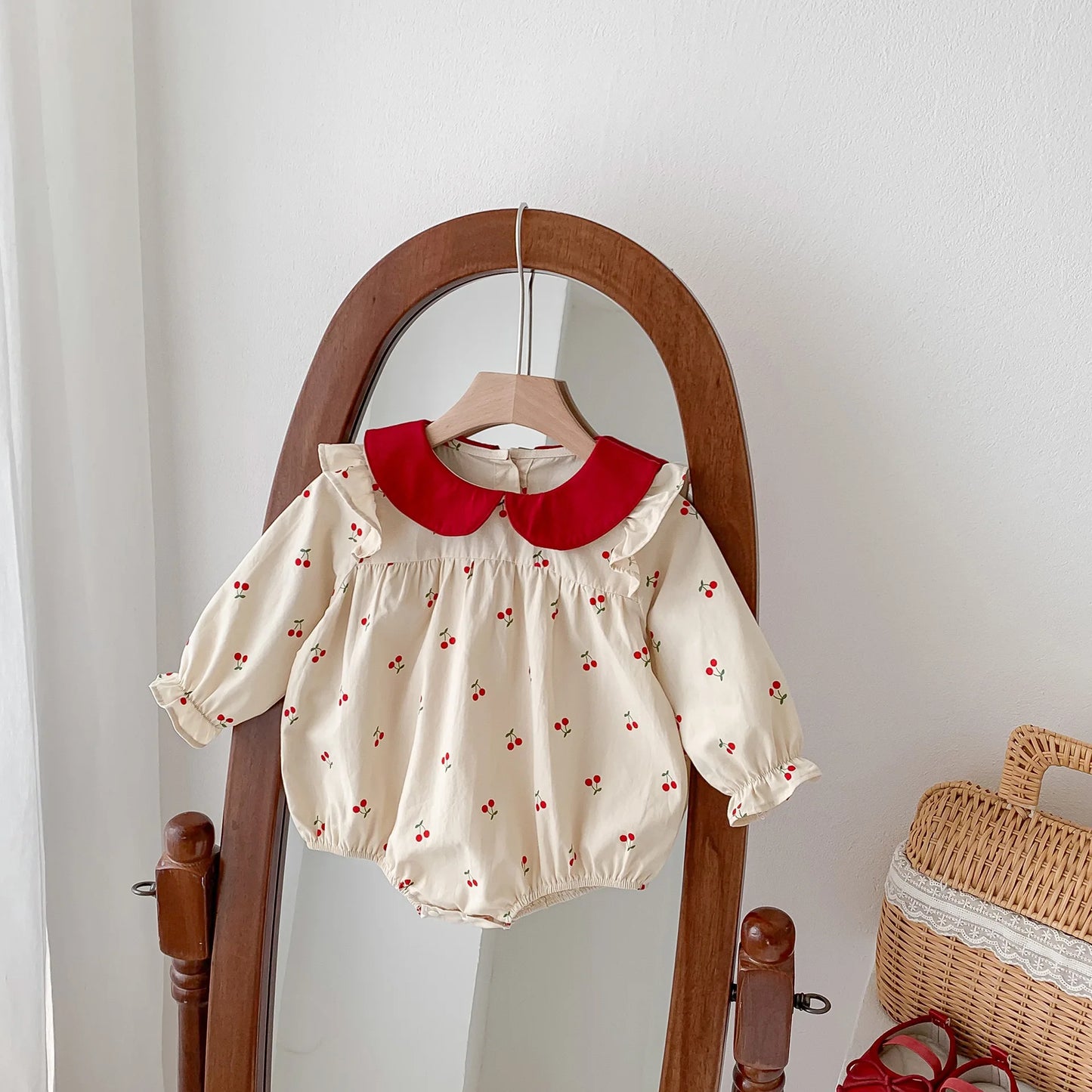 New 2024 Autumn Baby Clothes Sweet Cherry Printed Girls Bodysuit Newborn Peter Pan Collar Princess Clothing Toddler One Piece